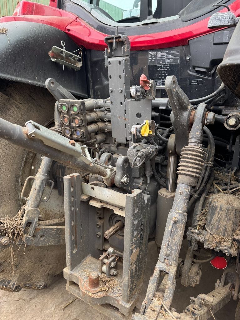 Tracteur chargeur VALTRA N135 - photo slide 18