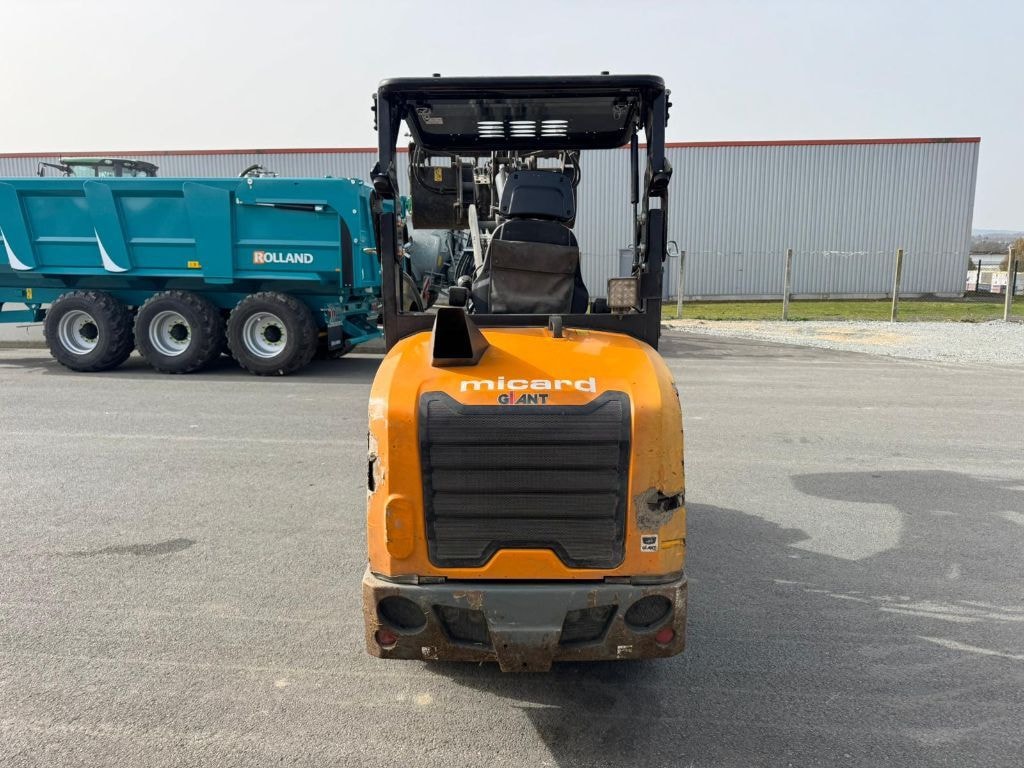 Valet de ferme GIANT G2700HD+ - photo slide 5
