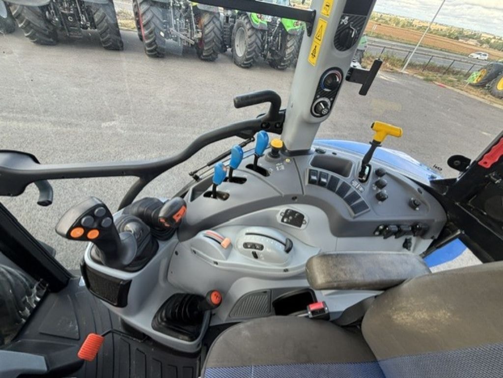 Tracteur chargeur NEW HOLLAND T5.100 - photo slide 13