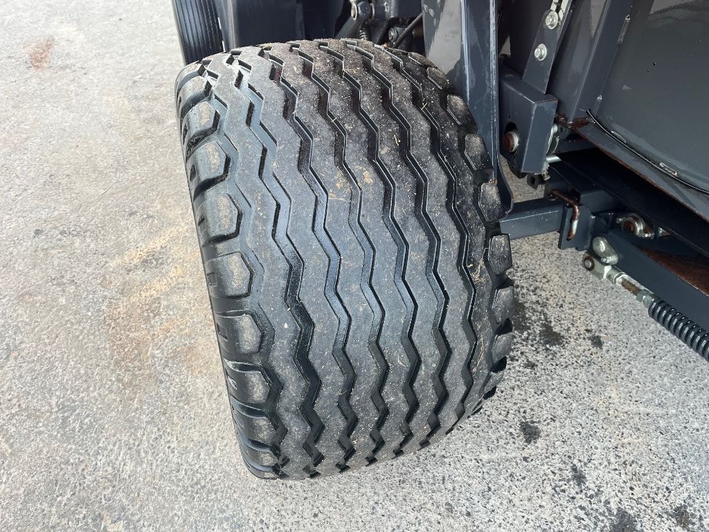 Presse balles rondes MASSEY FERGUSON RB 720 V - photo slide 9