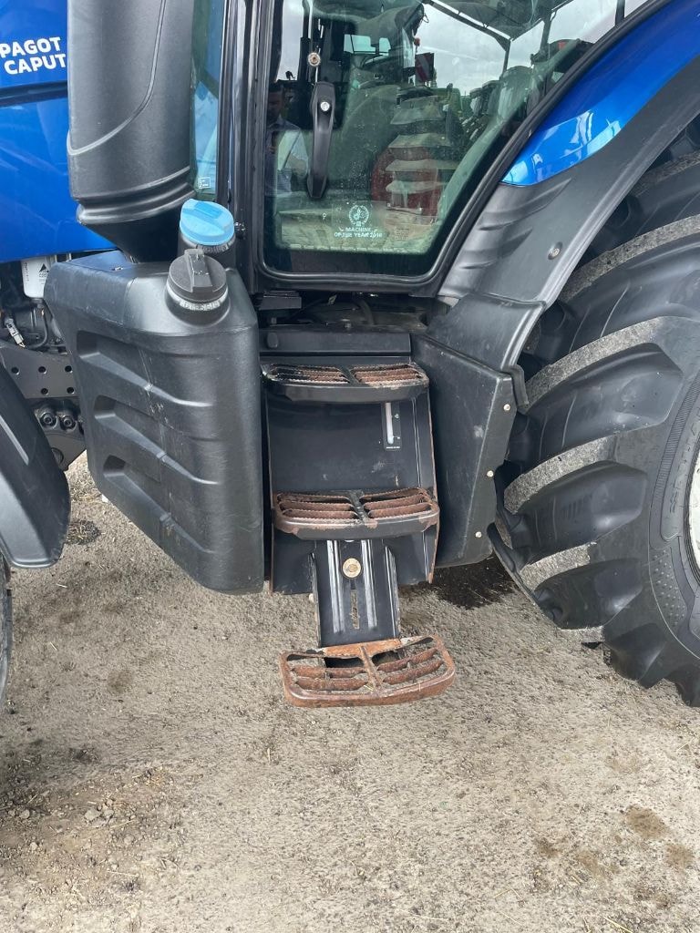 Tracteur VALTRA N 154 V - photo slide 13