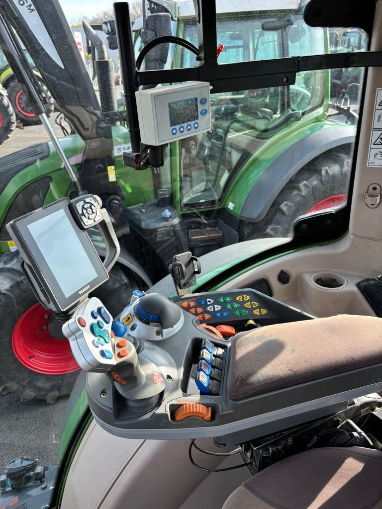 Tracteur chargeur FENDT 513 - photo slide 14