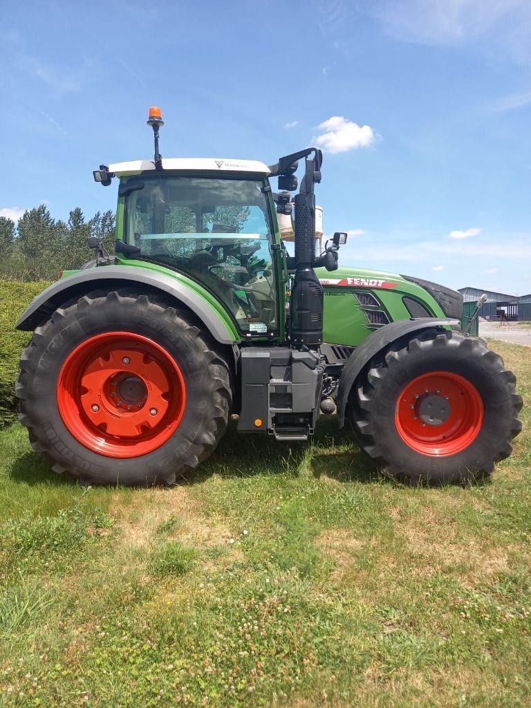Tracteur FENDT 724 VARIO POWER + - photo slide 4