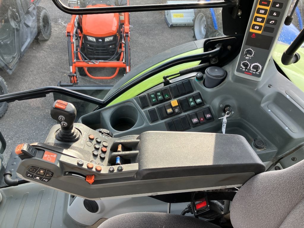 Tracteur CLAAS ARION 610 CIS+ - photo slide 8