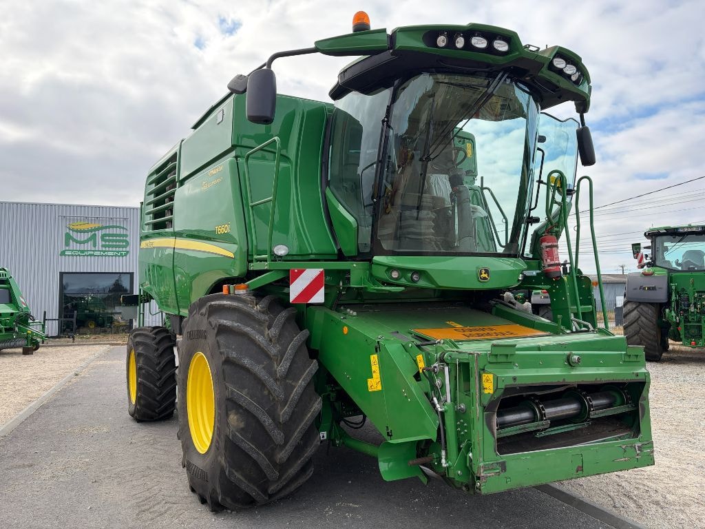 Moissonneuse JOHN DEERE T660 HM - photo slide 10