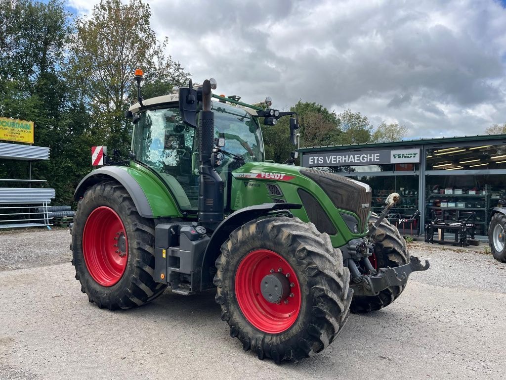 Tracteur FENDT 724 VARIO POWER - photo slide 2