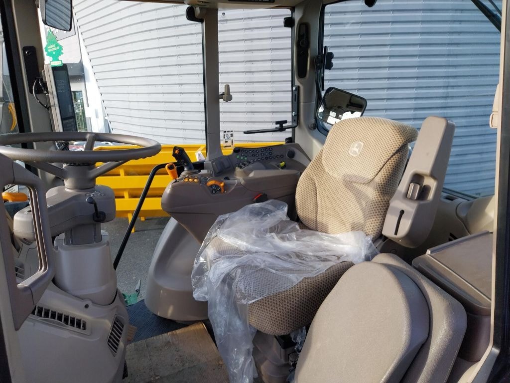 Tracteur chargeur JOHN DEERE 6140M - photo slide 12