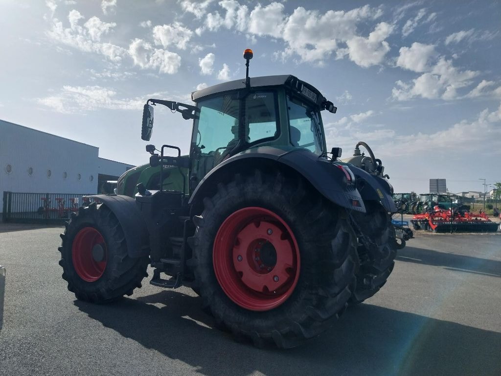 Tracteur FENDT 828 - photo slide 5
