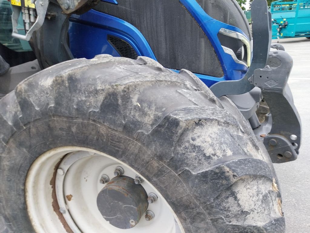 Tracteur chargeur VALTRA N 135 - photo slide 10