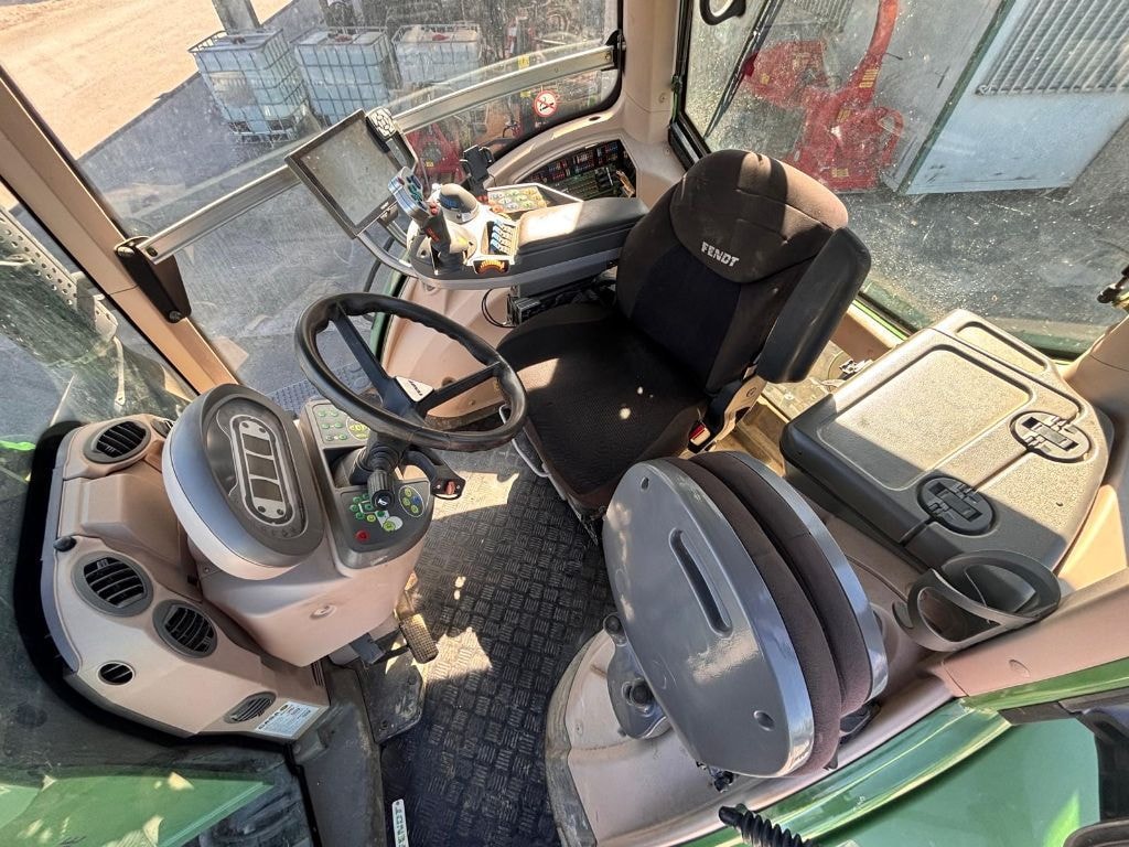 Tracteur FENDT 826 S4 PROFI + - photo slide 19