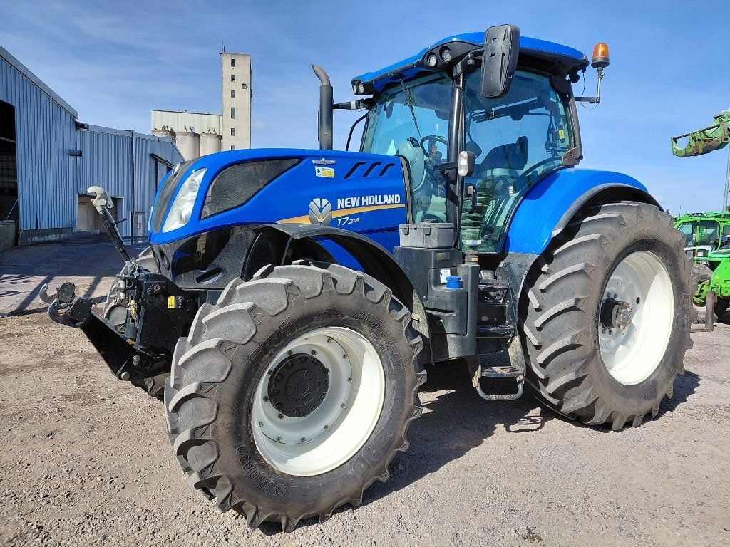 Tracteur NEW HOLLAND T 7 245 AC - photo slide 1