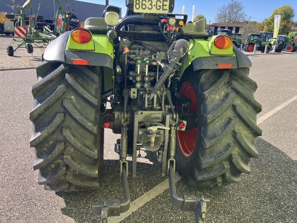 Tracteur fruitier CLAAS NEXOS 230 F - photo slide 4