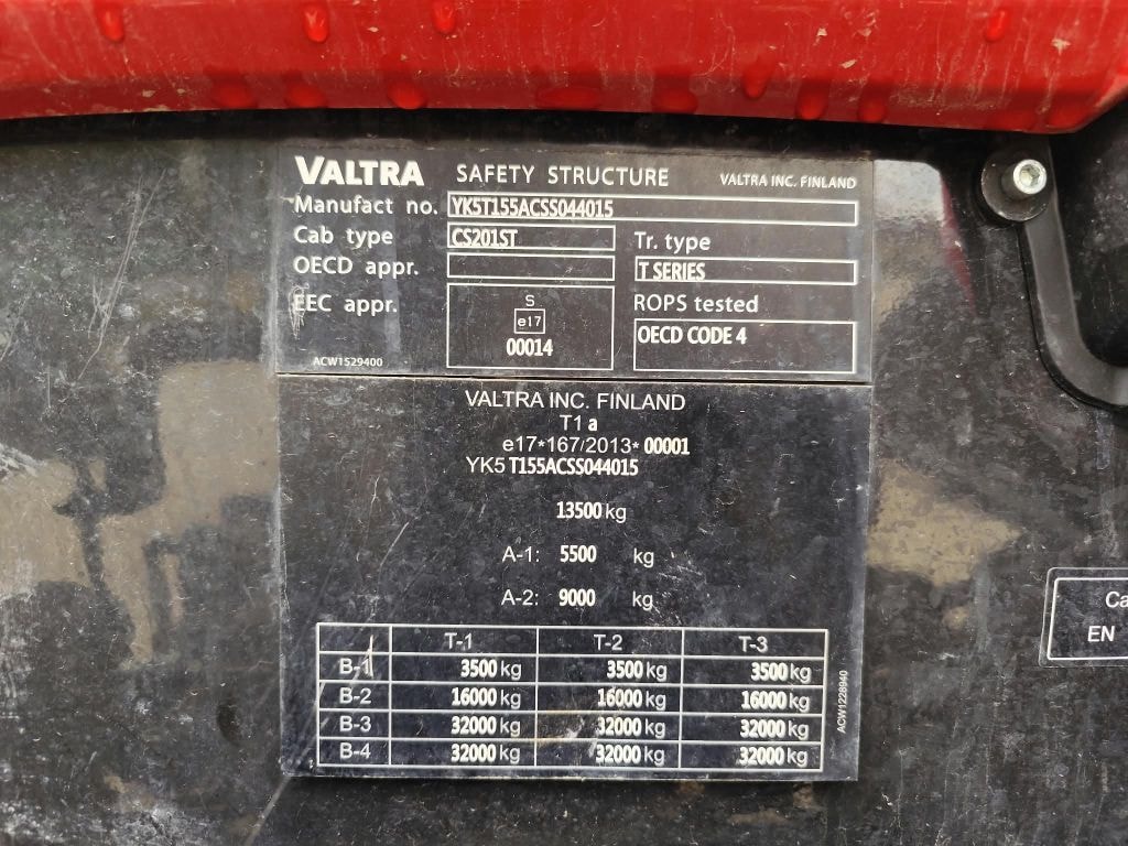 Tracteur VALTRA T155 - photo slide 12