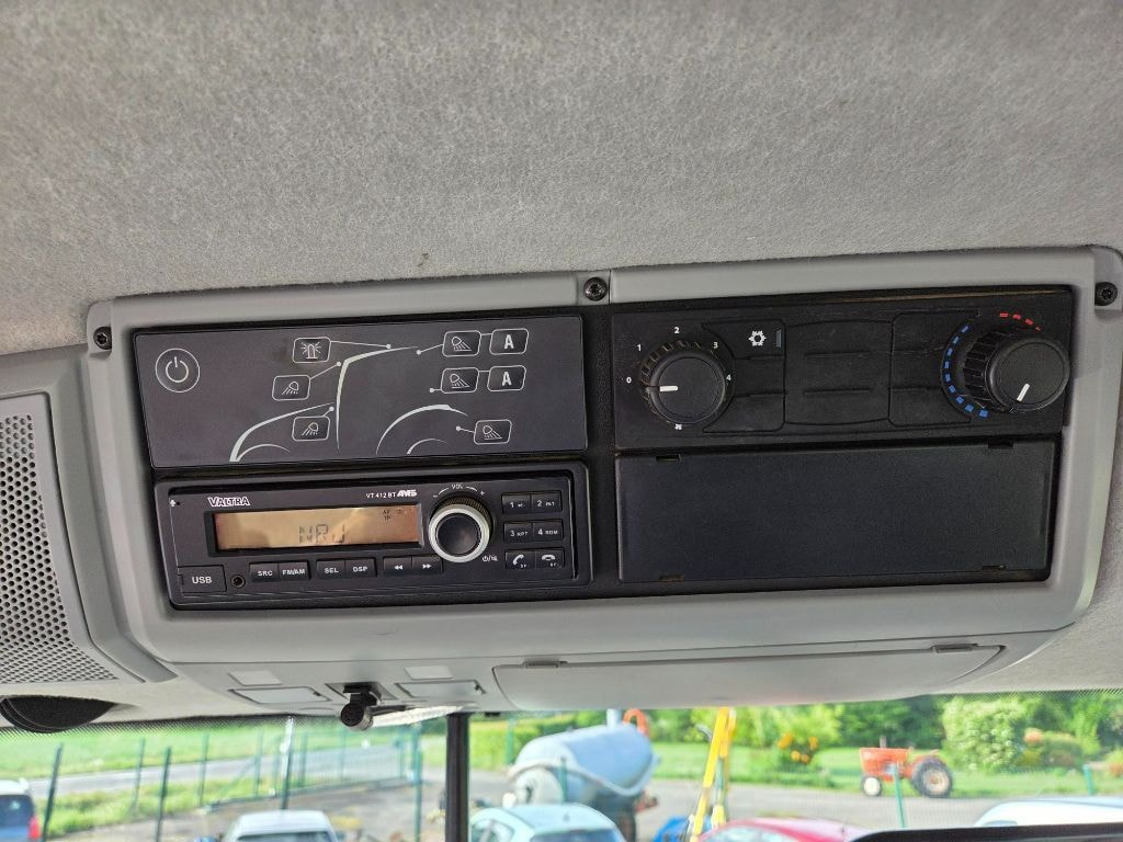 Tracteur VALTRA T154 H - photo slide 13