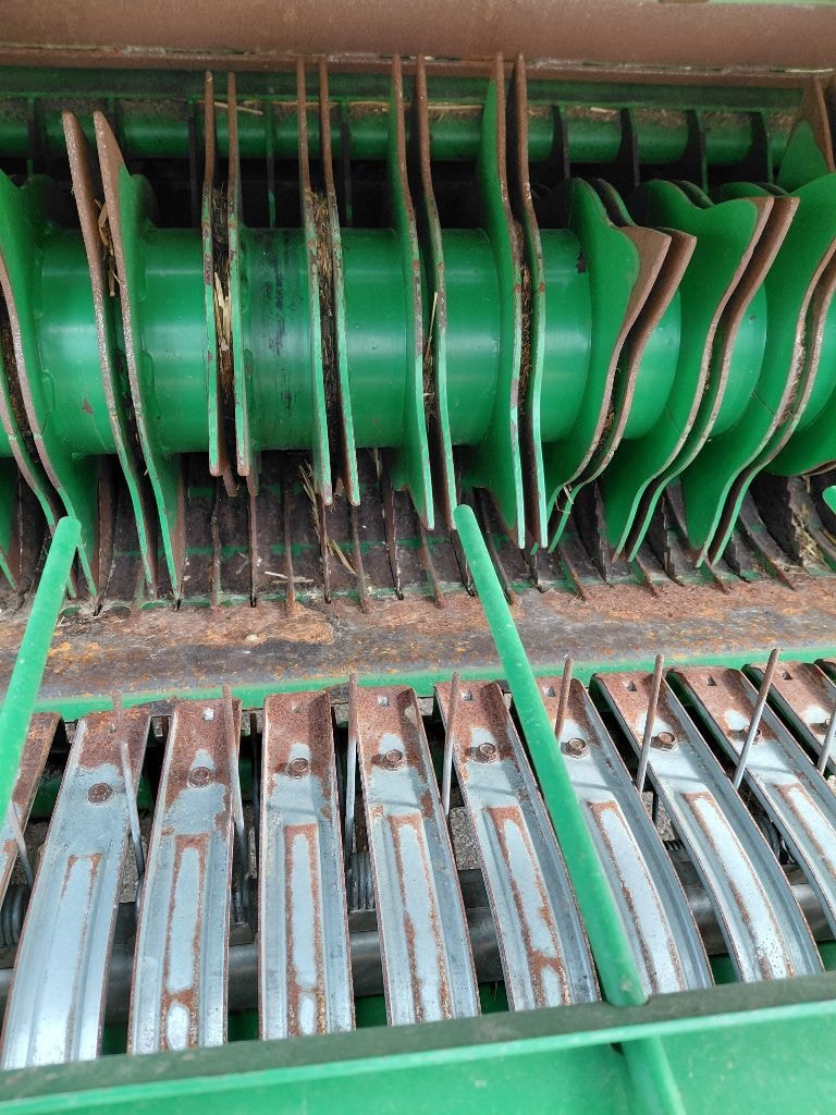 Presse balles rondes JOHN DEERE V 451 M - photo slide 7