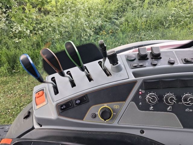 Tracteur VALTRA T215 - photo slide 19