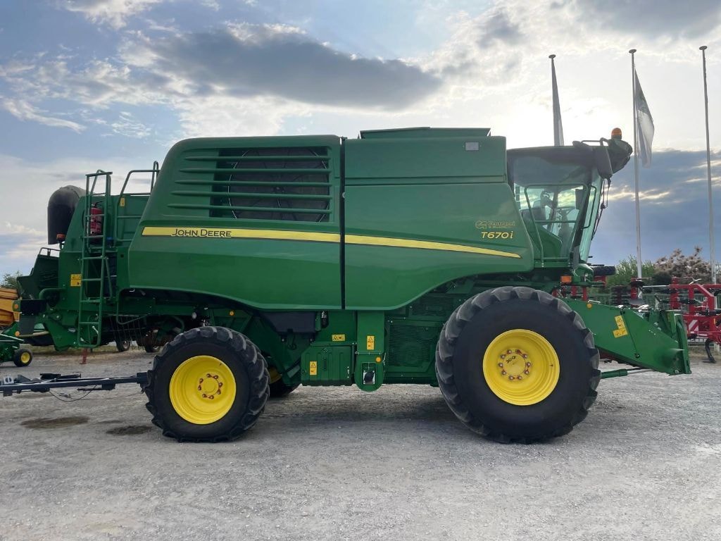 Moissonneuse JOHN DEERE T670 - photo slide 4