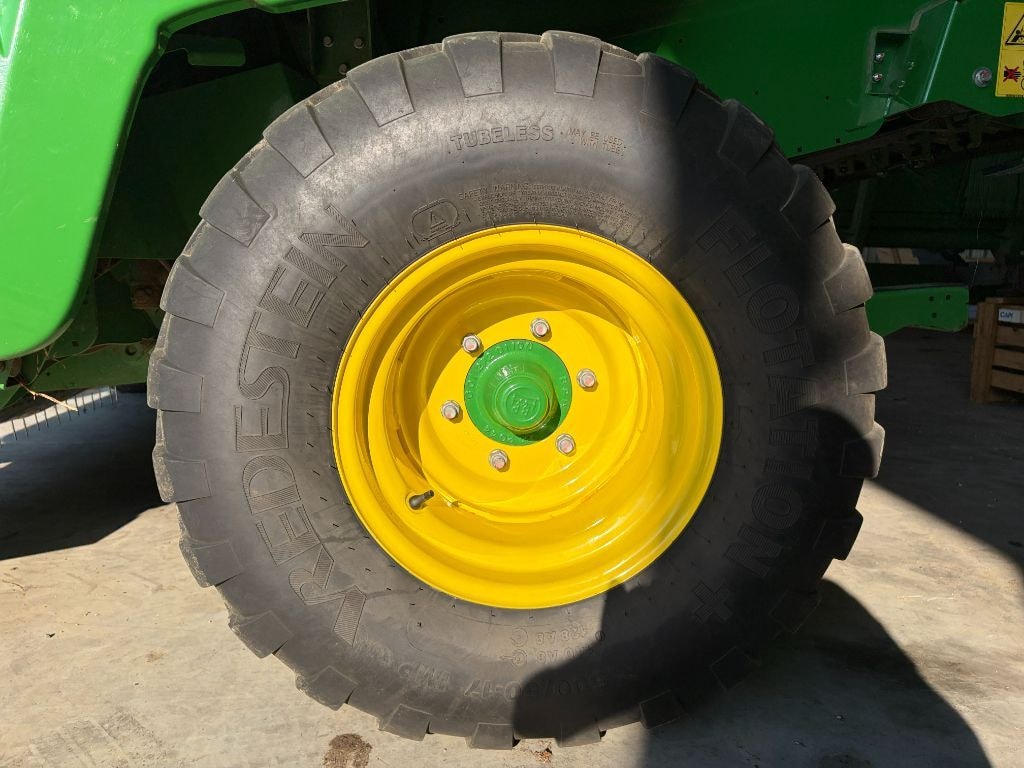 Presse balles rondes JOHN DEERE V461m - photo slide 12