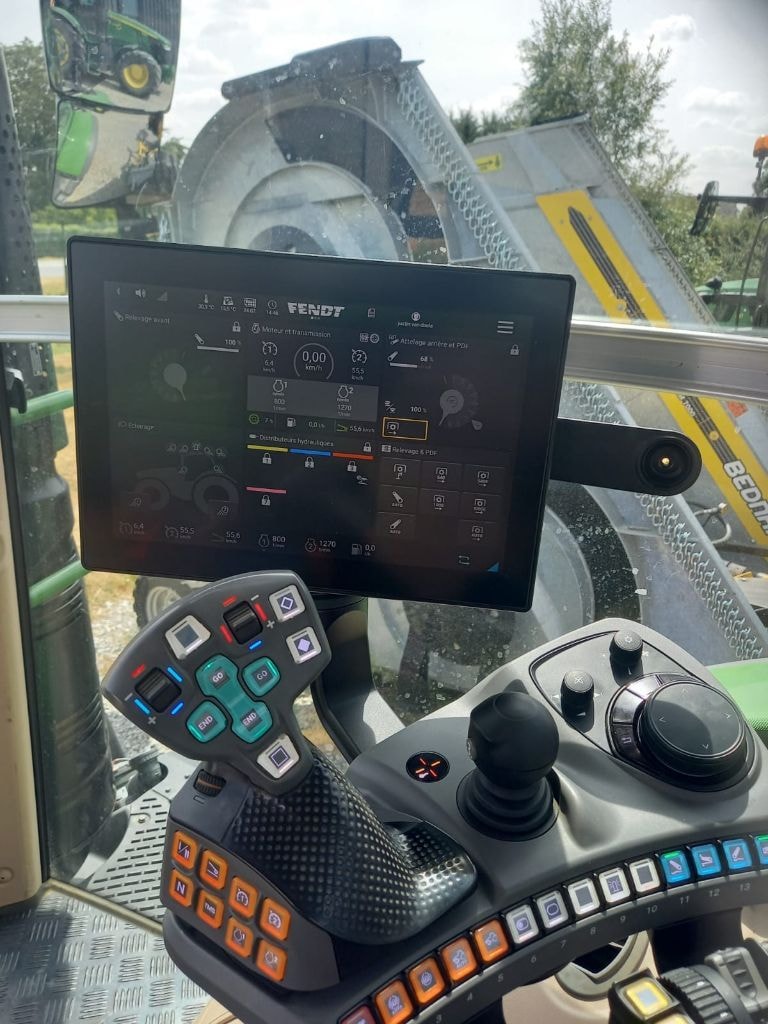 Tracteur FENDT 724 VARIO POWER + - photo slide 11