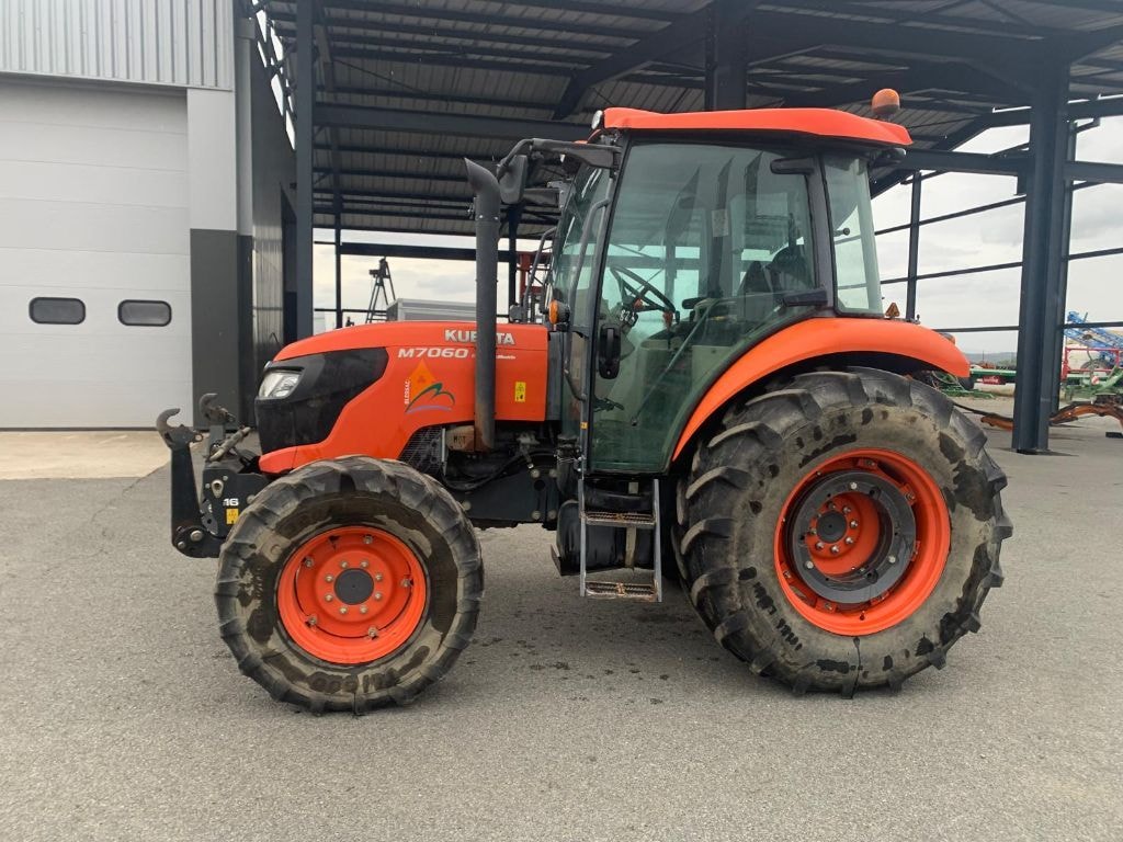 Tracteur KUBOTA M7060 - photo slide 18