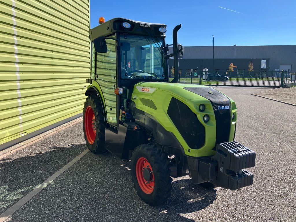 Tracteur etroit CLAAS NEXOS 220 S - photo slide 6