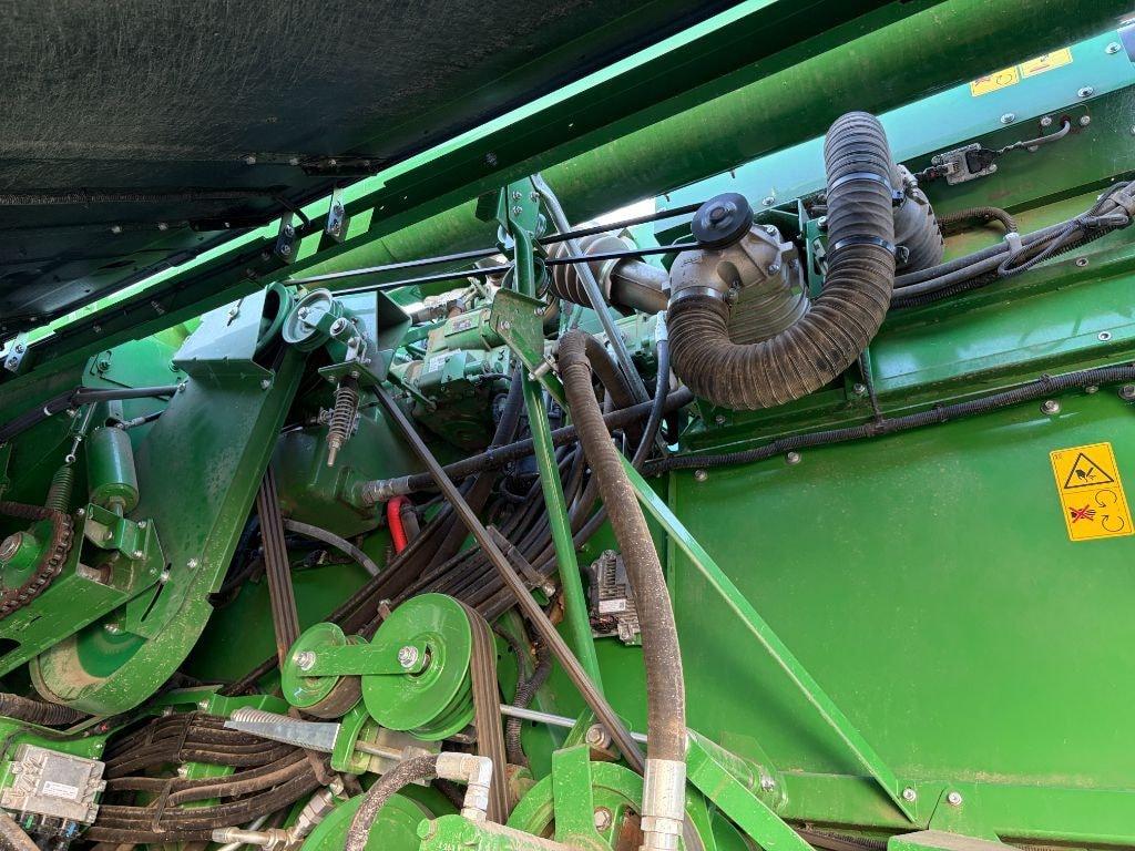 Moissonneuse JOHN DEERE T660 HM - photo slide 9