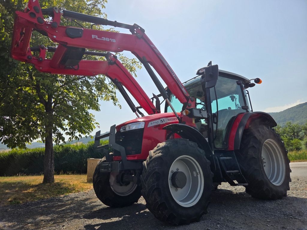 Tracteur chargeur MASSEY FERGUSON 5710 - photo slide 2