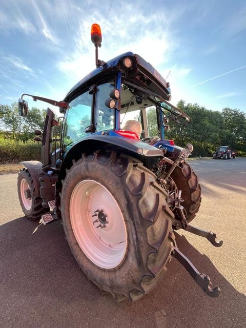 Tracteur VALTRA G105A - photo slide 5