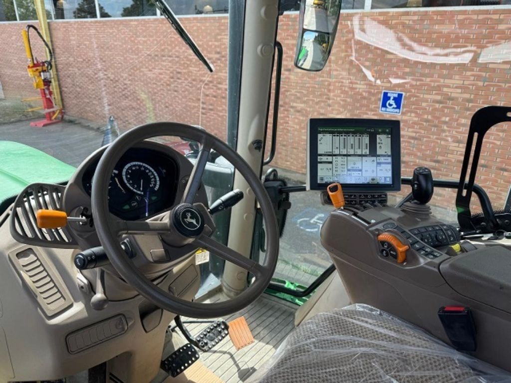 Tracteur JOHN DEERE 6130R - photo slide 9