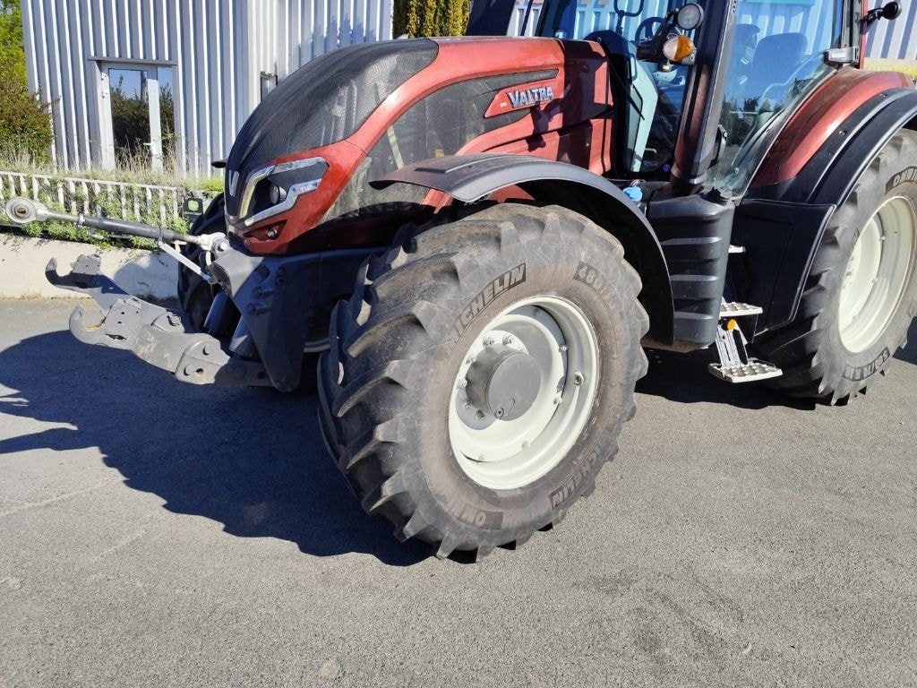 Tracteur VALTRA T145 - photo slide 6