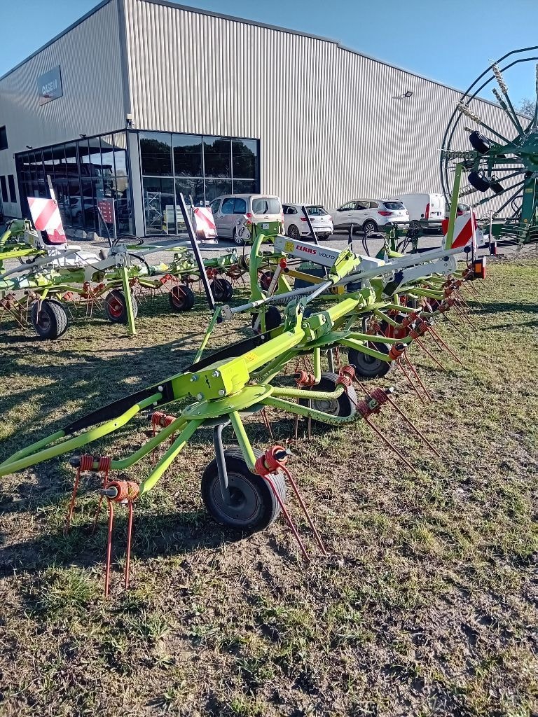 Faneuse CLAAS VOLTO 800 - photo slide 1