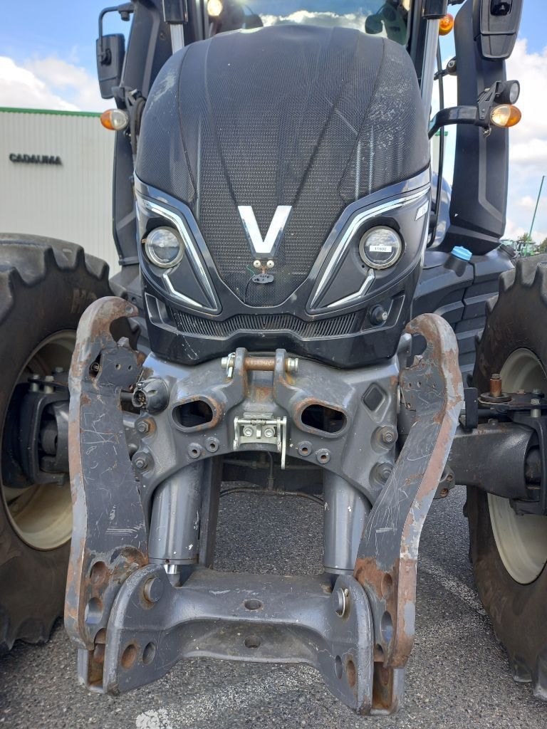 Tracteur chargeur VALTRA T 154 Hi - photo slide 9