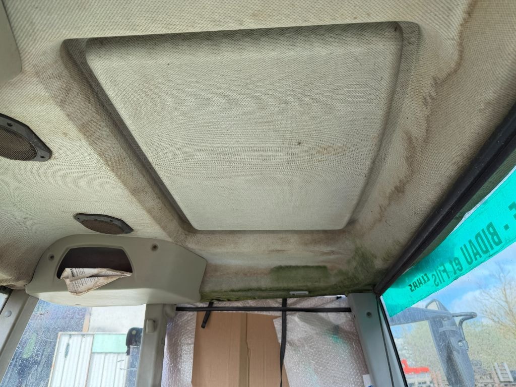 Tracteur chargeur CLAAS ARION 610 C - photo slide 10