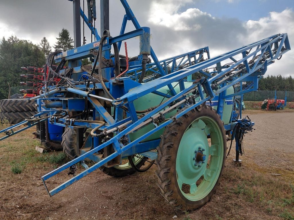 Pulverisateur BERTHOUD ALBA LEADER 2500 L. / 24 M. DPE - photo slide 4