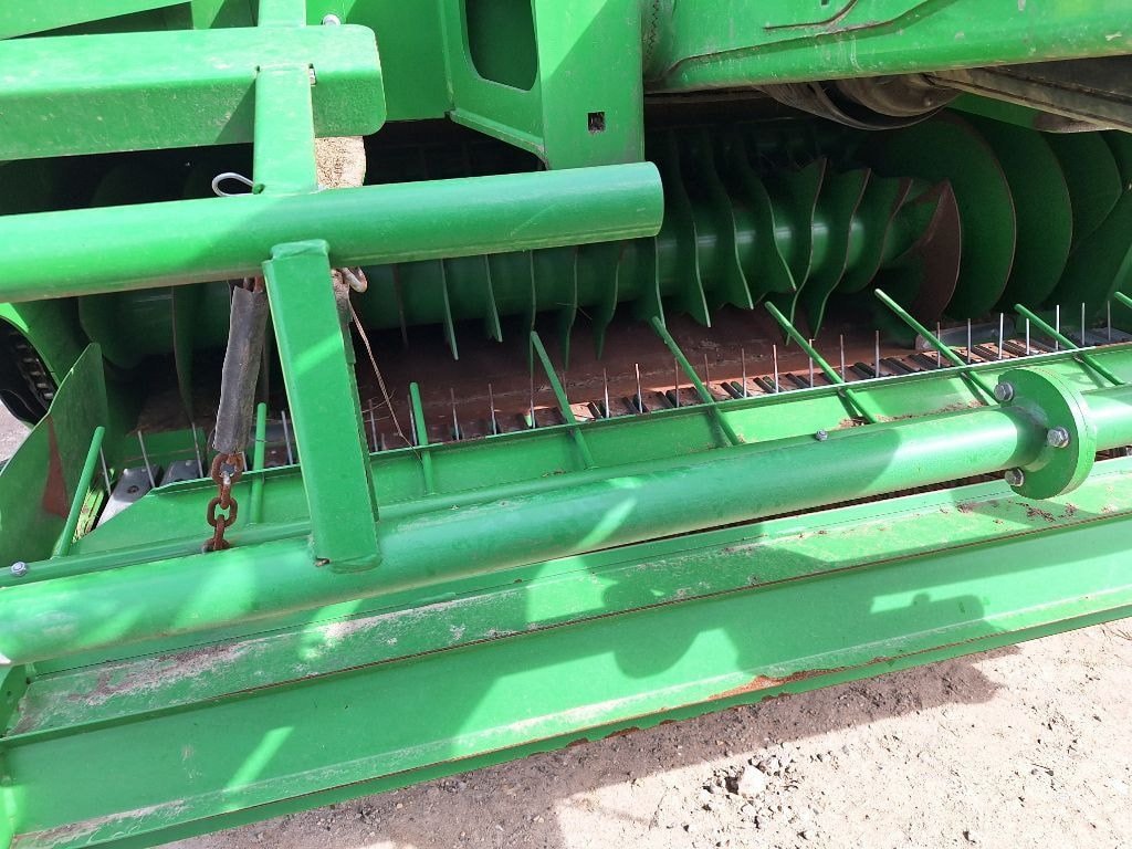 Presse balles rondes JOHN DEERE V451M - photo slide 5