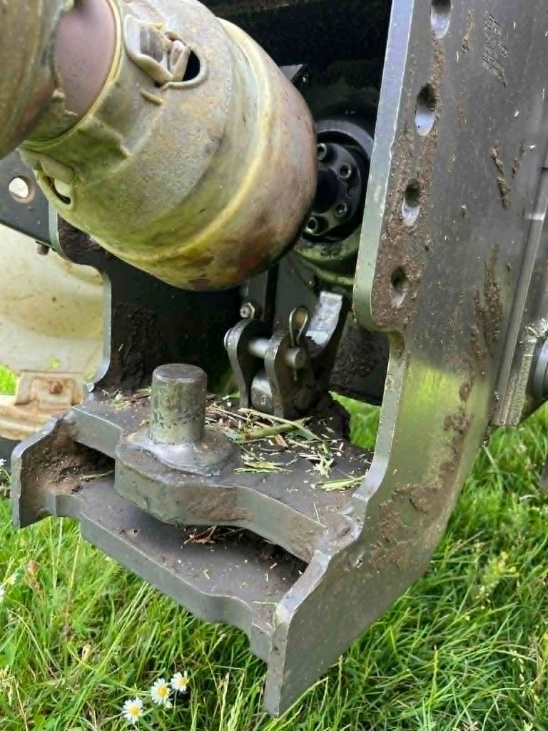 Tracteur CLAAS AXOS 340 - photo slide 16