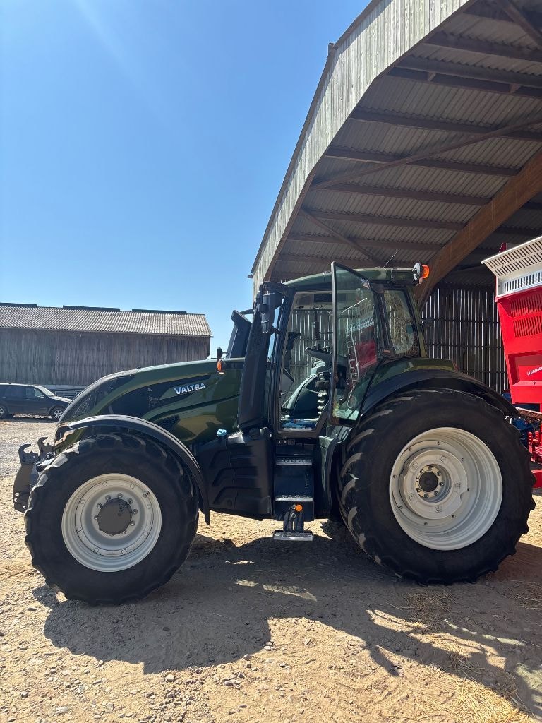 Tracteur VALTRA T195 active - photo slide 1