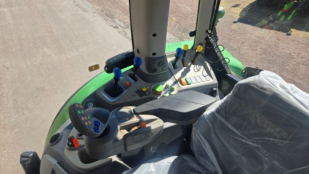 Tracteur DEUTZ FAHR AGROTRON 6155 Rc Shift - photo slide 9