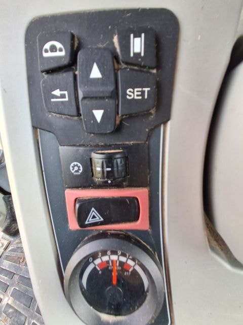 Tracteur VALTRA T144H - photo slide 21