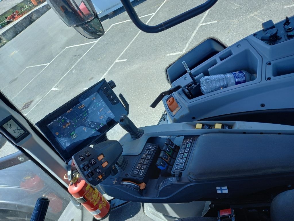 Tracteur VALTRA T 214 DIRECT SMARTTOUCH - photo slide 20