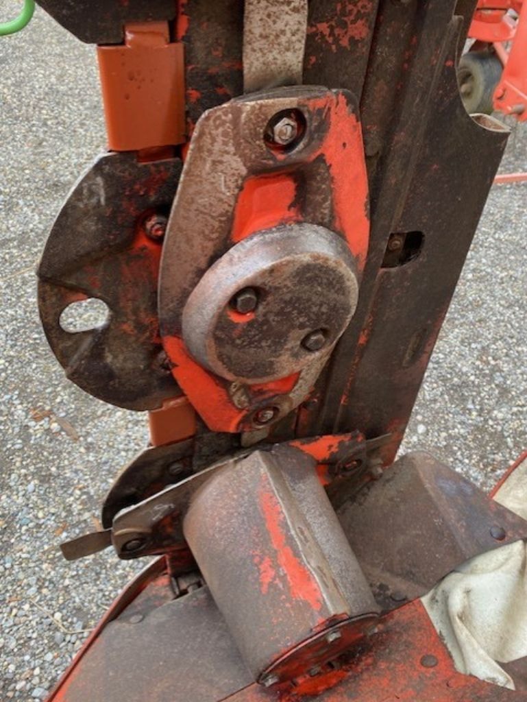 Faucheuse KUHN GMD 240-FF - photo slide 10