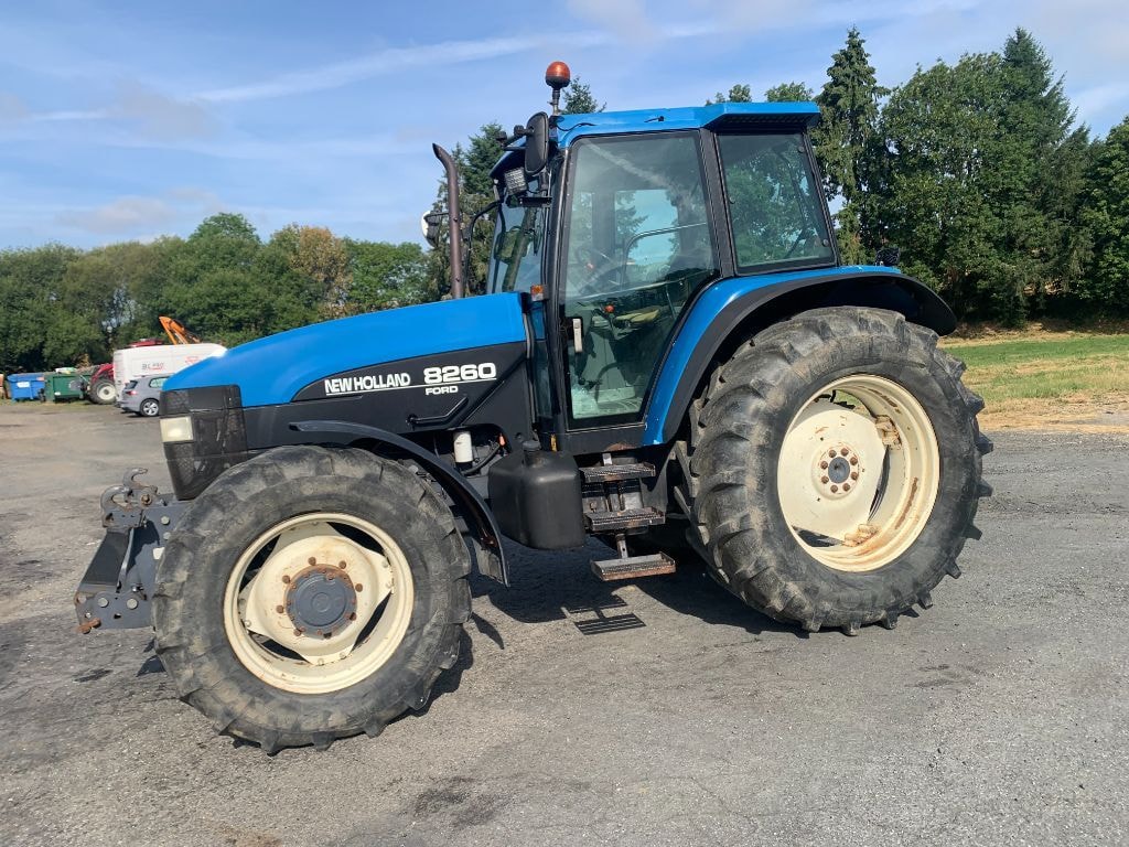 Tracteur NEW HOLLAND 8260 - photo slide 4