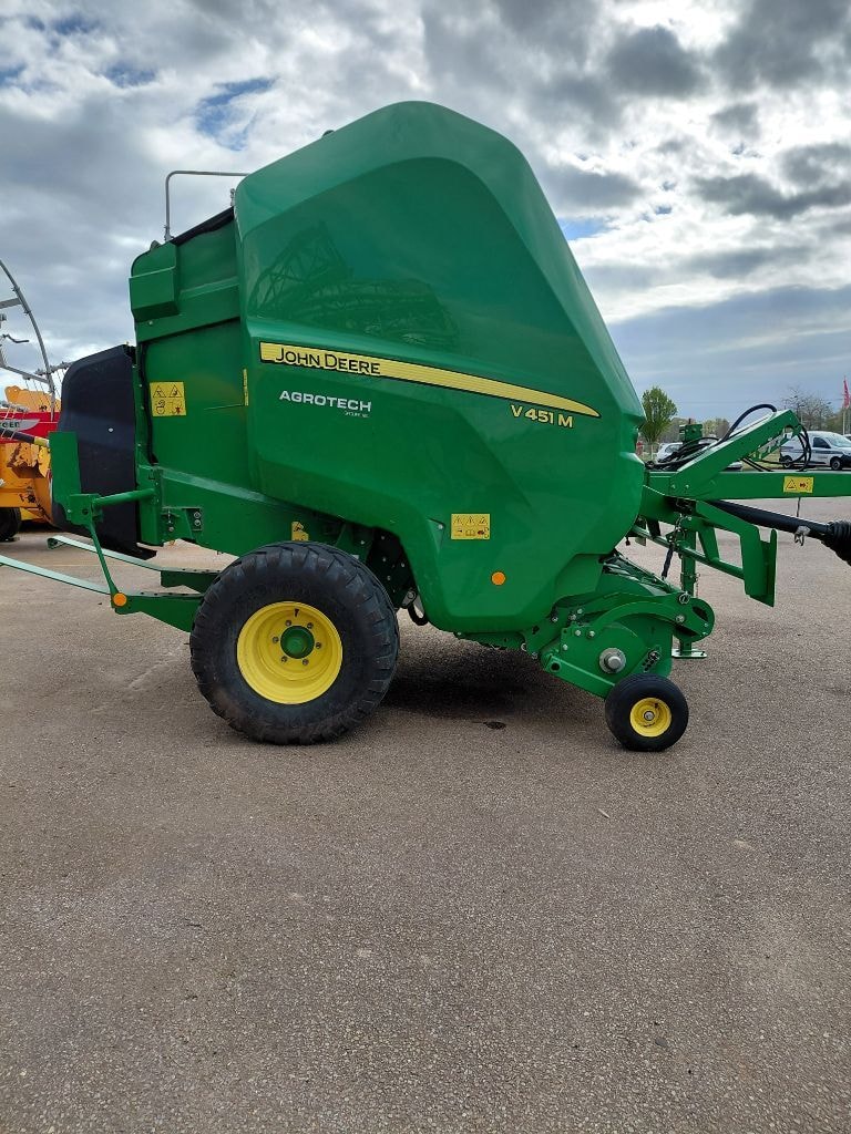 Presse balles rondes JOHN DEERE V 451 M - photo slide 10