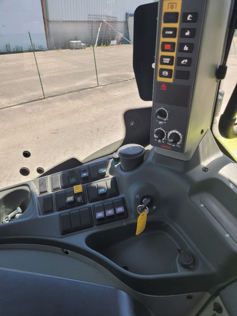 Tracteur CLAAS AXION 830 CMATIC CIS + - photo slide 23