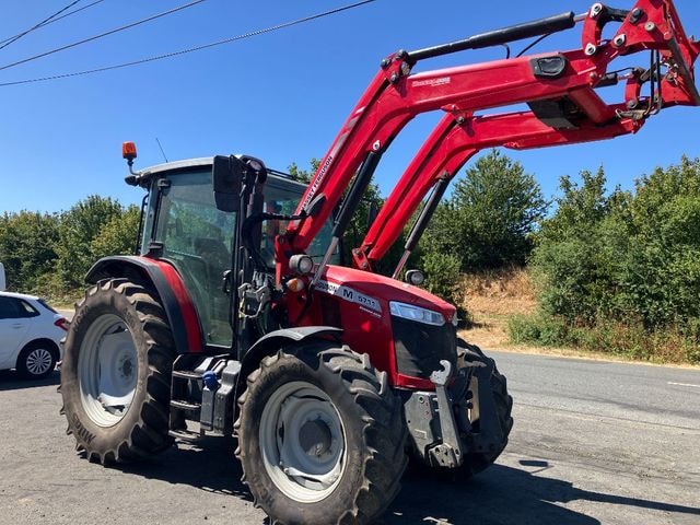 Tracteur chargeur MASSEY FERGUSON 5711M - photo slide 3