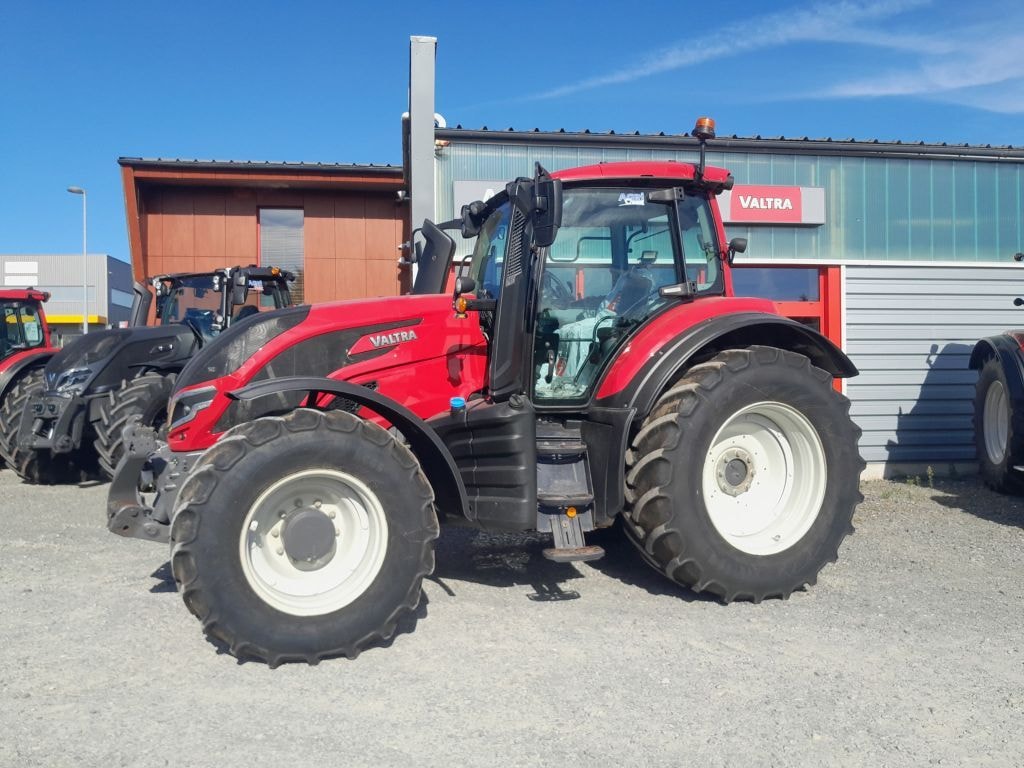 Tracteur VALTRA T175eH - photo slide 3