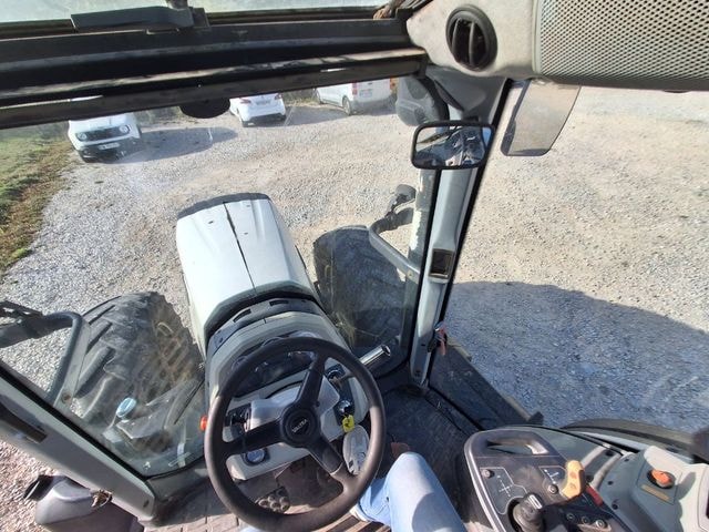 Tracteur VALTRA T144A - photo slide 20