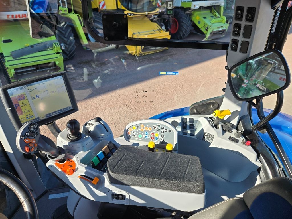 Tracteur NEW HOLLAND T7.210 AC - photo slide 9