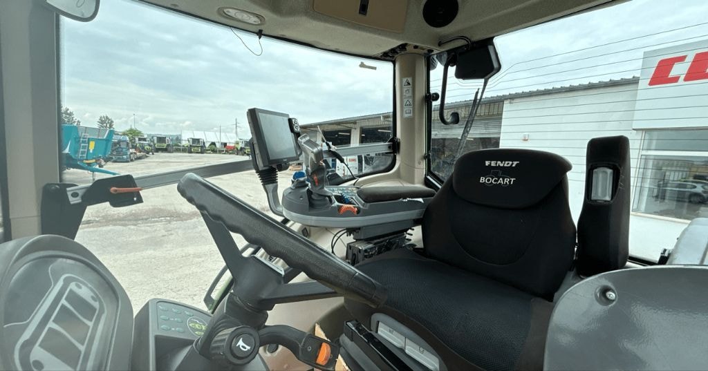 Tracteur FENDT 826 VARIO PROFI + - photo slide 9