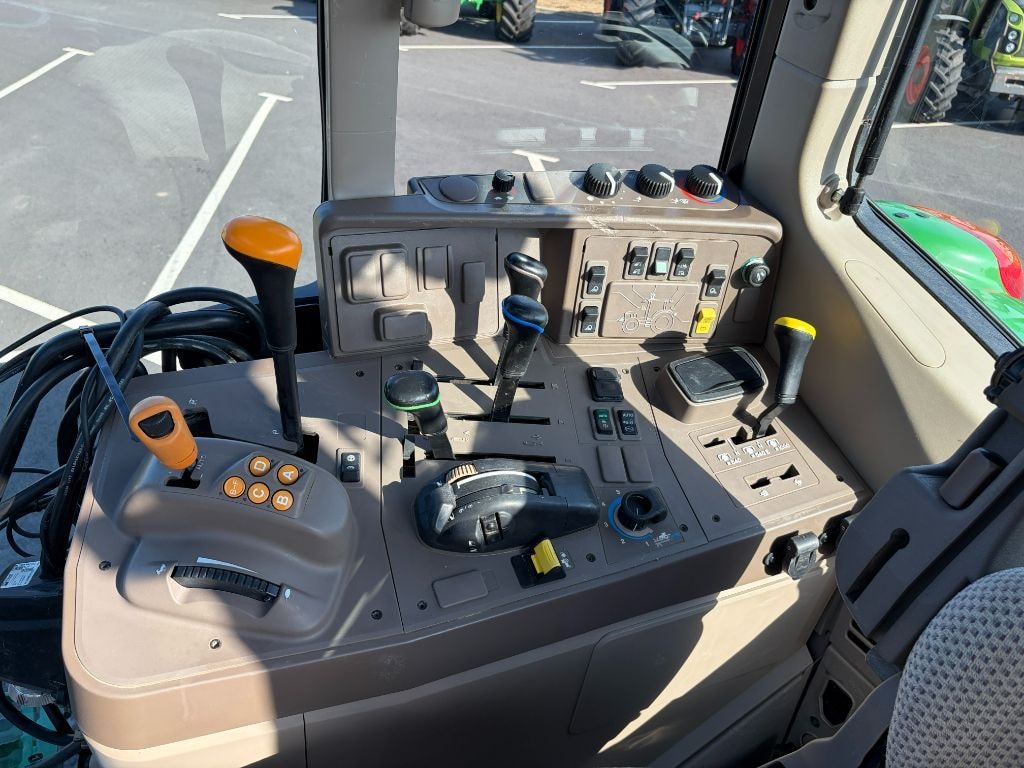 Tracteur JOHN DEERE 6110M - photo slide 11